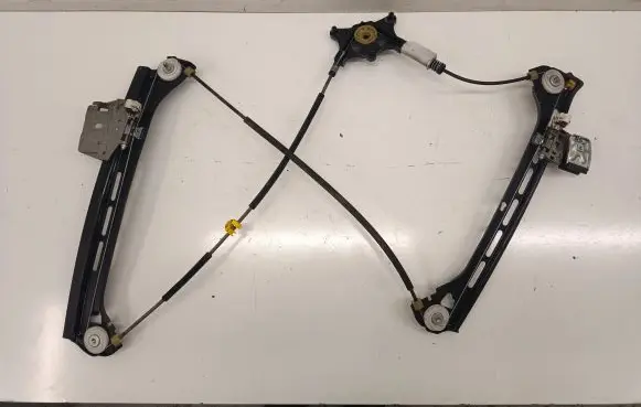 Mercedes-Benz E A207 Front door electric window regulator A2077200546