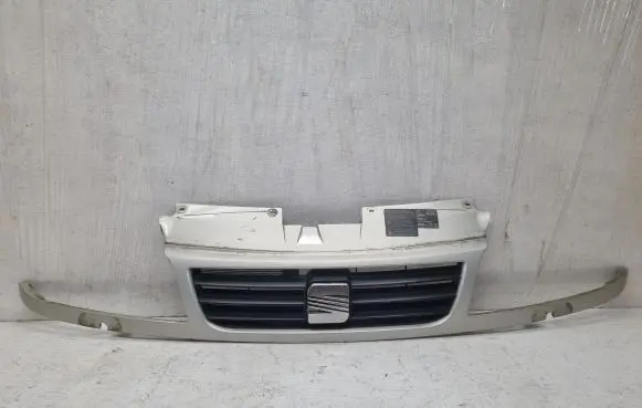 Seat Alhambra (Mk1) Front bumper upper radiator grill 7M0853651D