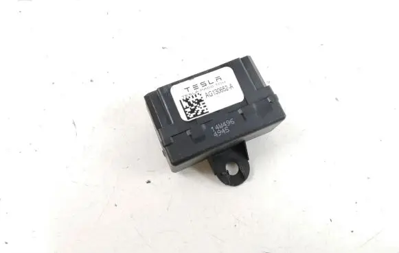Tesla Model S Seat heating relay AG130652A 14W496 4945