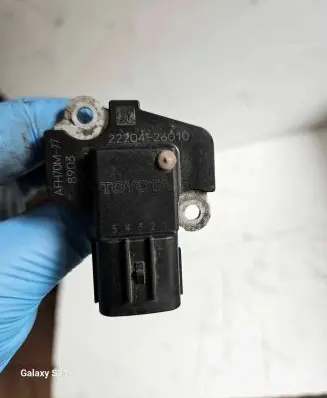 Toyota Avensis T270 Mass air flow meter 2220426010 AFH70M778903