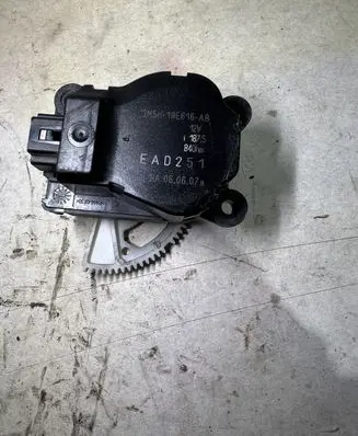Ford Focus C-MAX Air flap motor/actuator 3M5H19E616AB