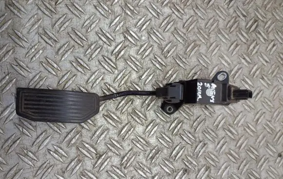 Toyota Avensis T270 Accelerator throttle pedal 7811002070 509542909