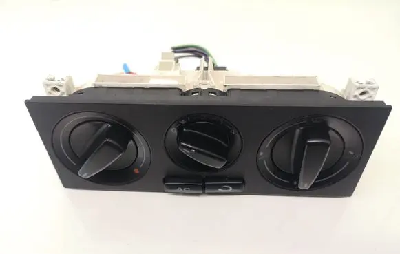 Volkswagen PASSAT B5 Climate control unit 1J0820045G