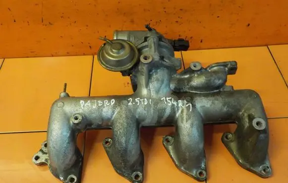 Mitsubishi Pajero Intake manifold MR577029 154R1