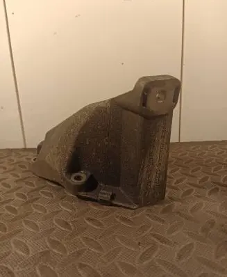 Volkswagen Golf IV Engine mounting bracket 8D0199307P