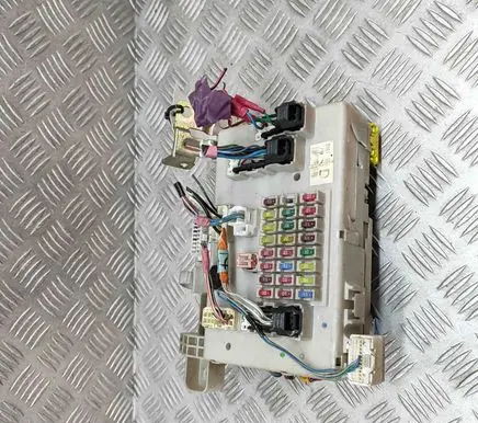 Toyota Land Cruiser (J120) Fuse module 8273060110