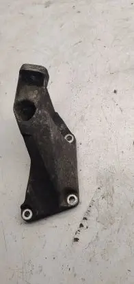 Audi A4 S4 B7 8E 8H Engine mounting bracket 8D0199307P