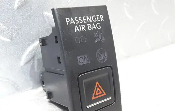 Volkswagen Jetta VI Hazard light switch 5C6919234B 5C6953509B