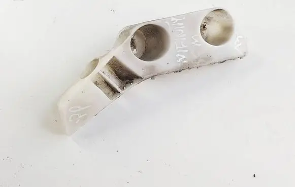 Front bumper mounting bracket