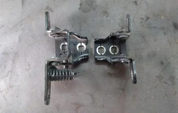Rear door hinge set