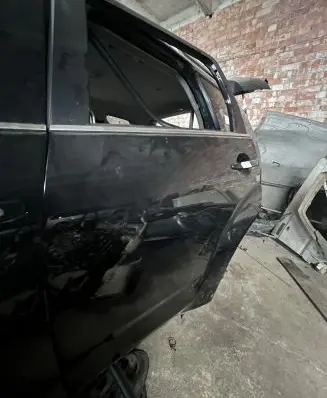 Peugeot 4007 Rear door