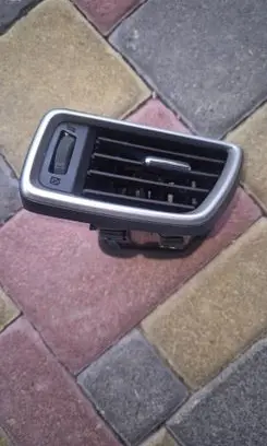 Nissan X-Trail T32 Dashboard side air vent grill/cover trim E9895311100