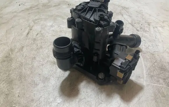 BMW X5 G05 Thermostat/thermostat housing 61047209