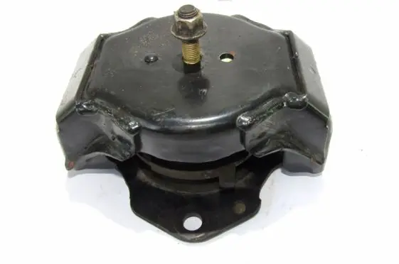 Mitsubishi Pajero Engine mount bracket MR374898