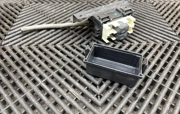 Ford Mustang Mach-E Fuse module VNJ8T14290NDC