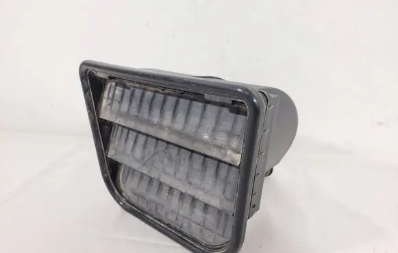 Volvo XC70 Quarter panel pressure vent 9171001