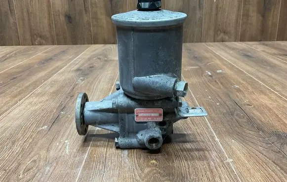 Mercedes-Benz E W124 Power steering pump 1244601880