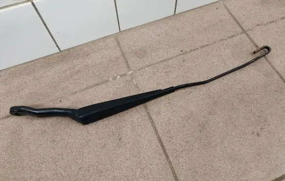 Peugeot 206+ Front wiper blade arm