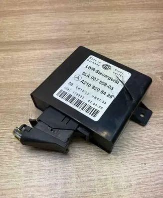 Mercedes-Benz E W210 Light module LCM A2108206426 5LA007508