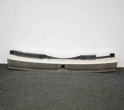 Trunk/boot sill cover protection