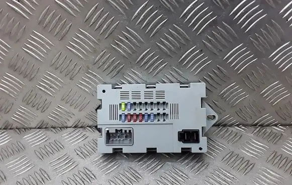 Land Rover Discovery Sport Fuse module cpla14q073aa