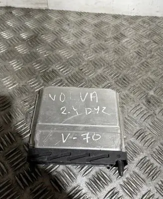 Volvo V70 Engine control unit/module 30637733
