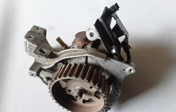 Volvo C30 Fuel injection high pressure pump 9683703780