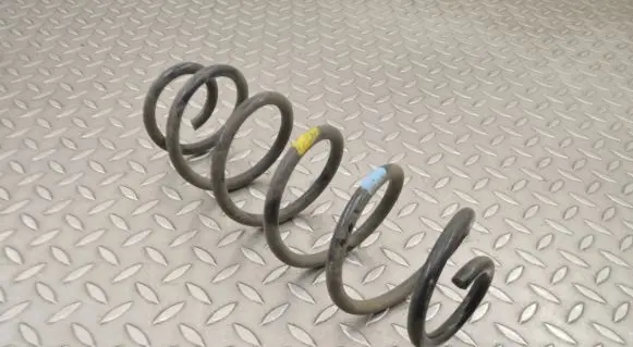 Toyota Prius (XW50) Rear coil spring