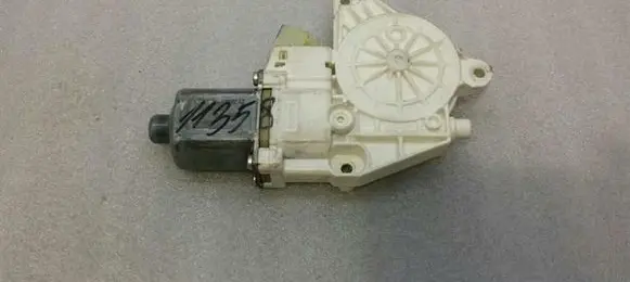 Mercedes-Benz C W204 Front door window regulator motor A2048200242