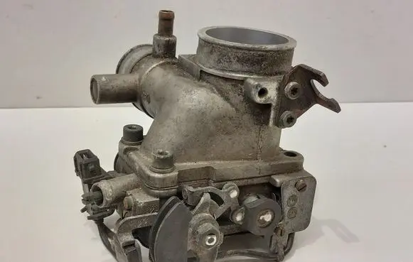 Volkswagen PASSAT B3 Throttle valve 037063AJ