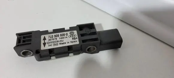Volkswagen Phaeton Airbag deployment crash/impact sensor 7L0909606D