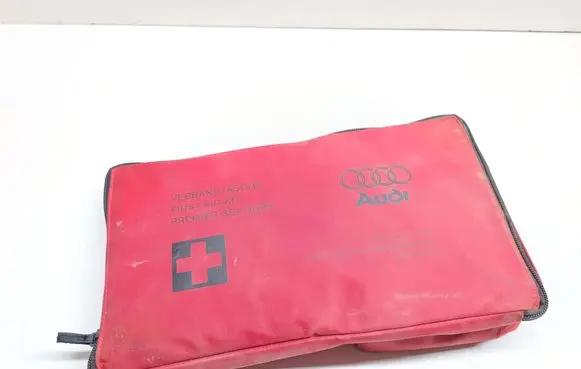 Porsche Cayenne (92A) First aid kit 8E0860281