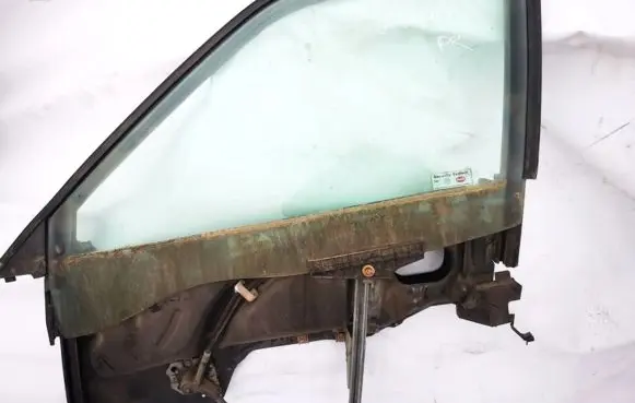Audi 80 90 B3 Front door window/glass frame 