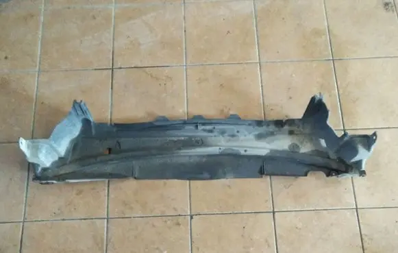Front bumper skid plate/under tray
