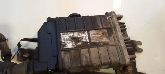 Volkswagen PASSAT B3 Engine control unit/module 0261200271 443907311D