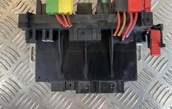 Mercedes-Benz S W220 Fuse box set A0315451632 05045133 04513308011601