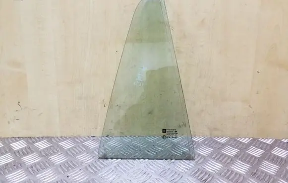 Opel Astra H Rear vent window glass 