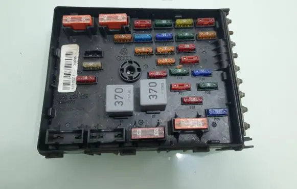 Volkswagen PASSAT B7 Fuse module 3C0937125