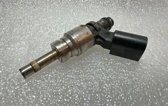Audi A6 Allroad C6 Fuel injector 06E906036C