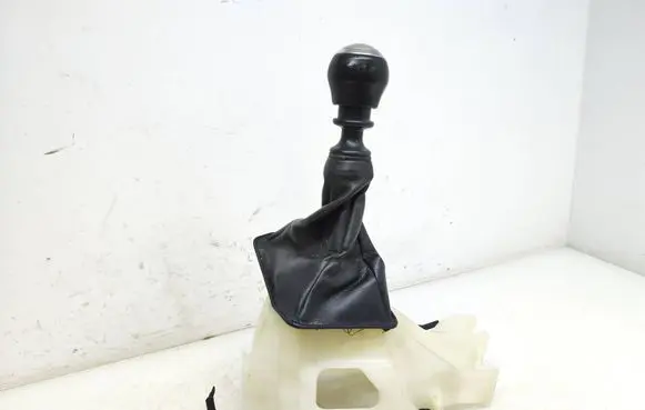 Toyota RAV 4 (XA40) Gear shifter/selector 