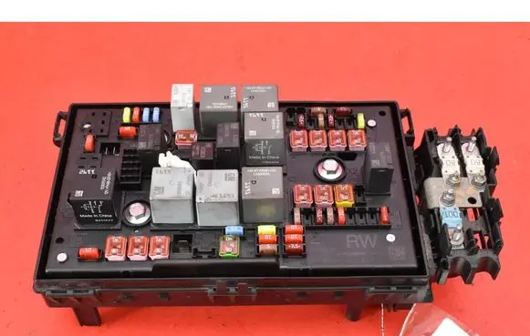 Opel Astra J Fuse box set 13343765