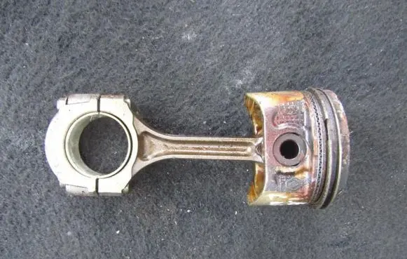 Renault Laguna I Piston with connecting rod