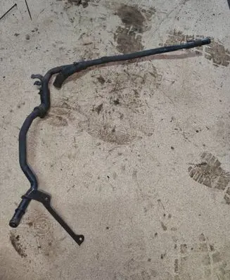 Engine coolant pipe/hose