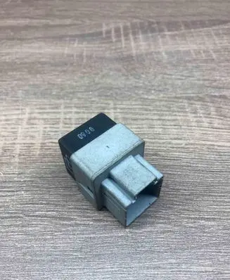 Mitsubishi Carisma Other relay MB953395 72HM000