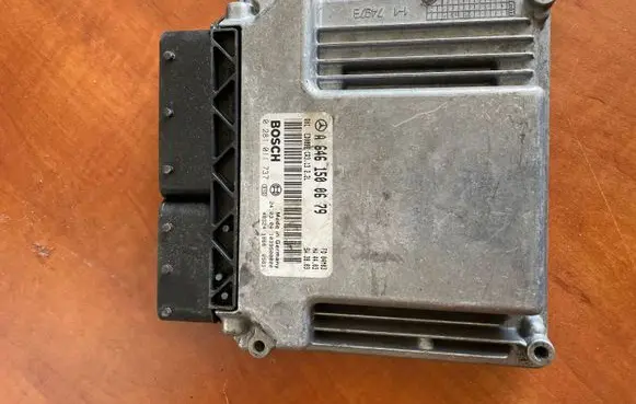 Mercedes-Benz Vito Viano W639 Engine control unit/module A6461500679