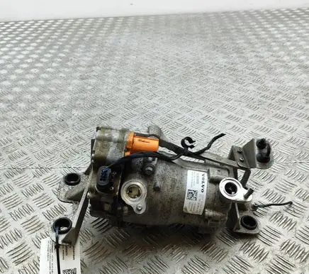 Volvo XC40 Air conditioning (A/C) compressor (pump) 32369660