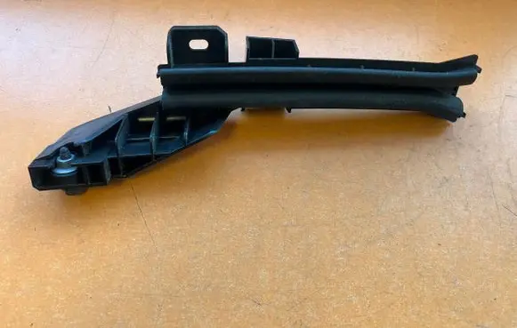 Opel Astra L Front door windshield rail 9830839080