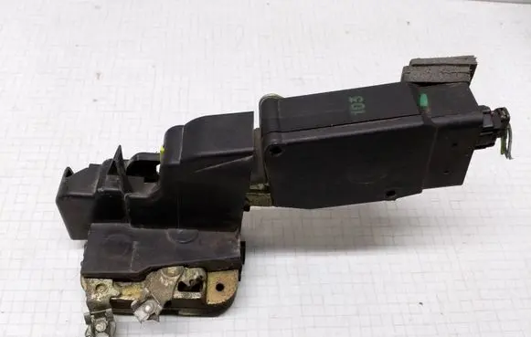 Volvo S40, V40 Front door lock