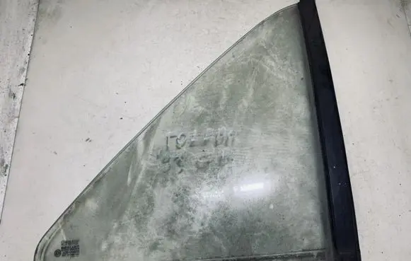 Seat Toledo I (1L) Rear vent window glass 