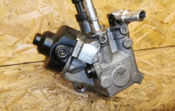KIA Sportage Fuel injection high pressure pump 331002F600 170515 0445010598